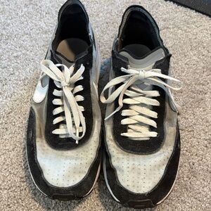 Nike Men's Black and White Athletic Sneakers